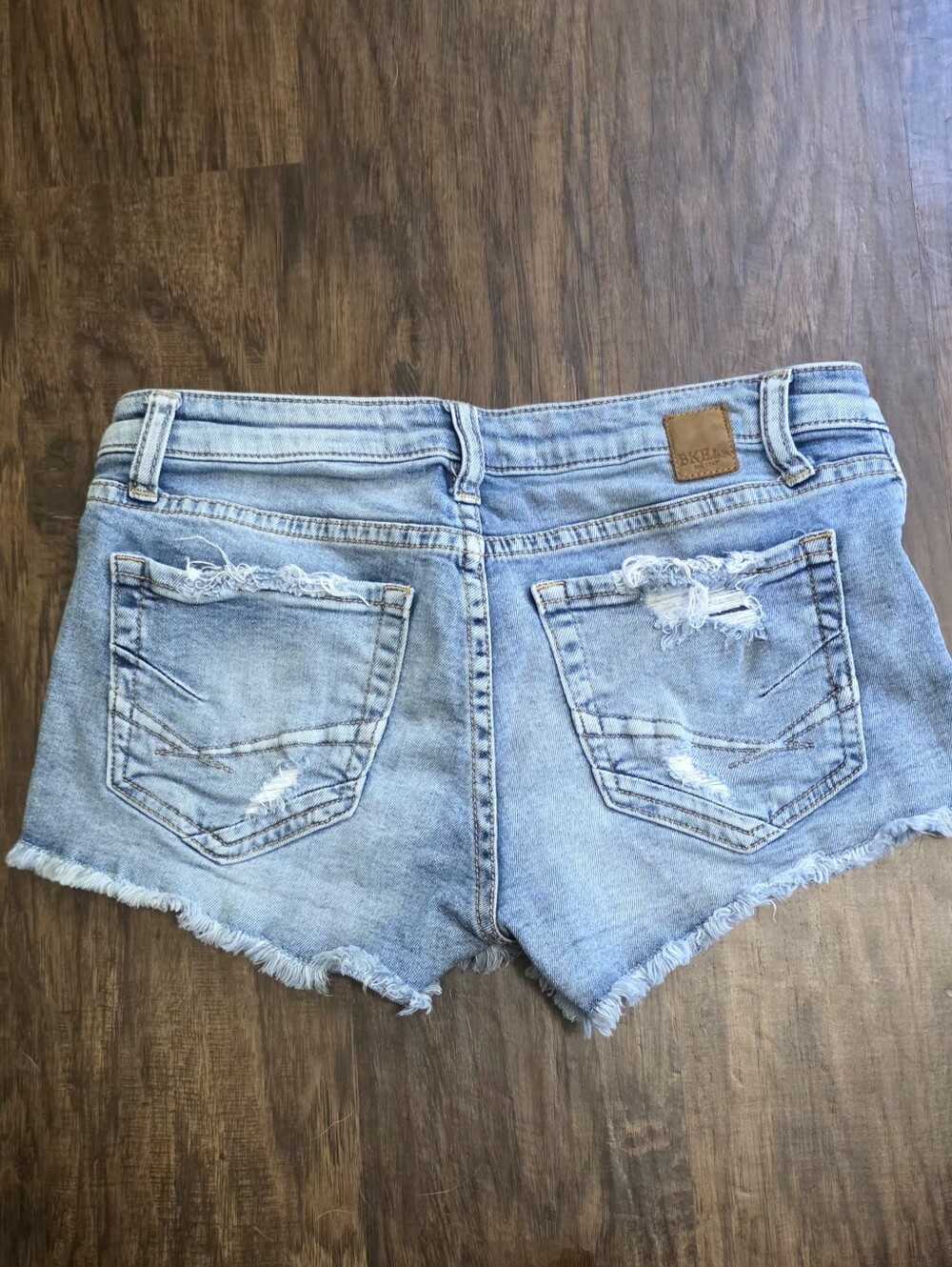 Bke Stella Distressed Denim Shorts 27 - Picture 2 of 5